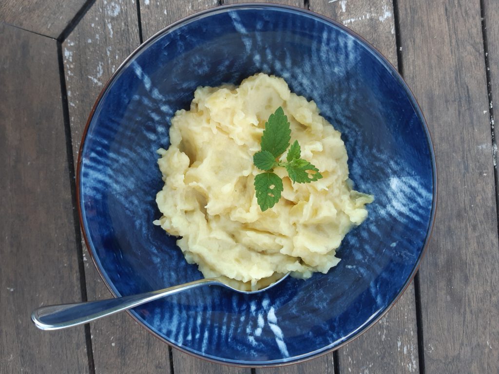 Kartoffelstampf aus frischen Feldkartoffeln